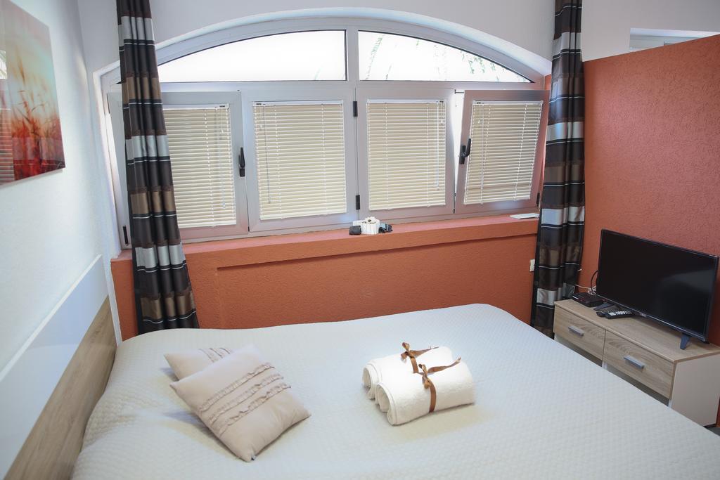 Apartments Qualitas Kotor Exterior photo