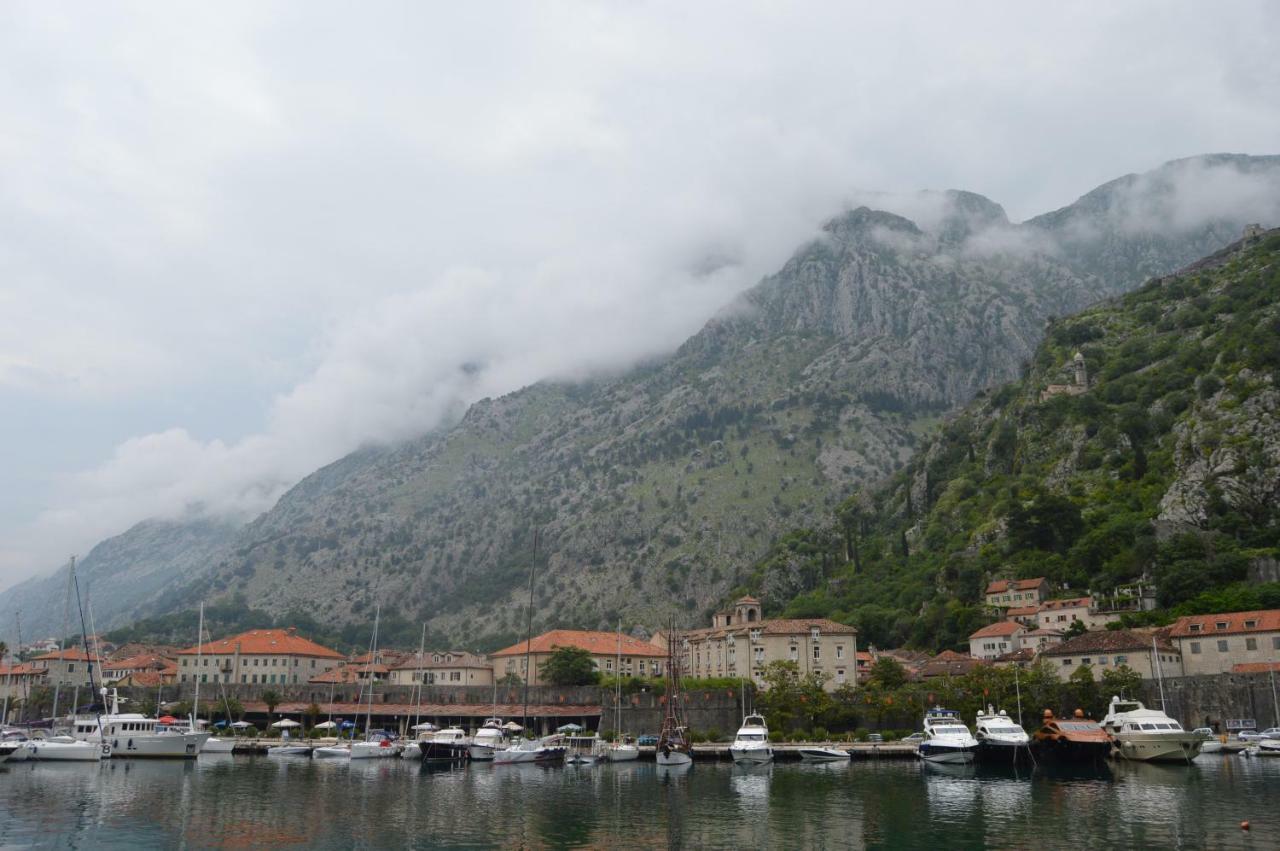 Apartments Qualitas Kotor Exterior photo